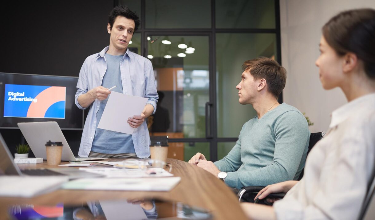 business presentation at office nrjjd6k